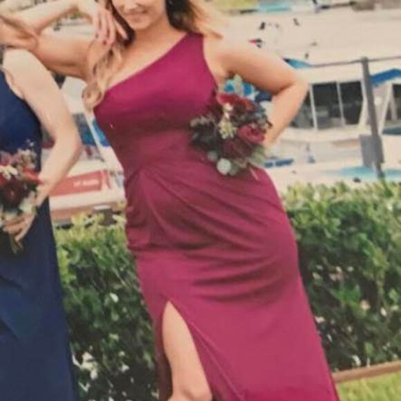 Prom / Bridesmaid Dress - Picture 1 of 3